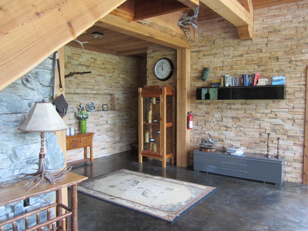 Ldr Lodge - Last Dollar Ranch Смитерс Номер фото